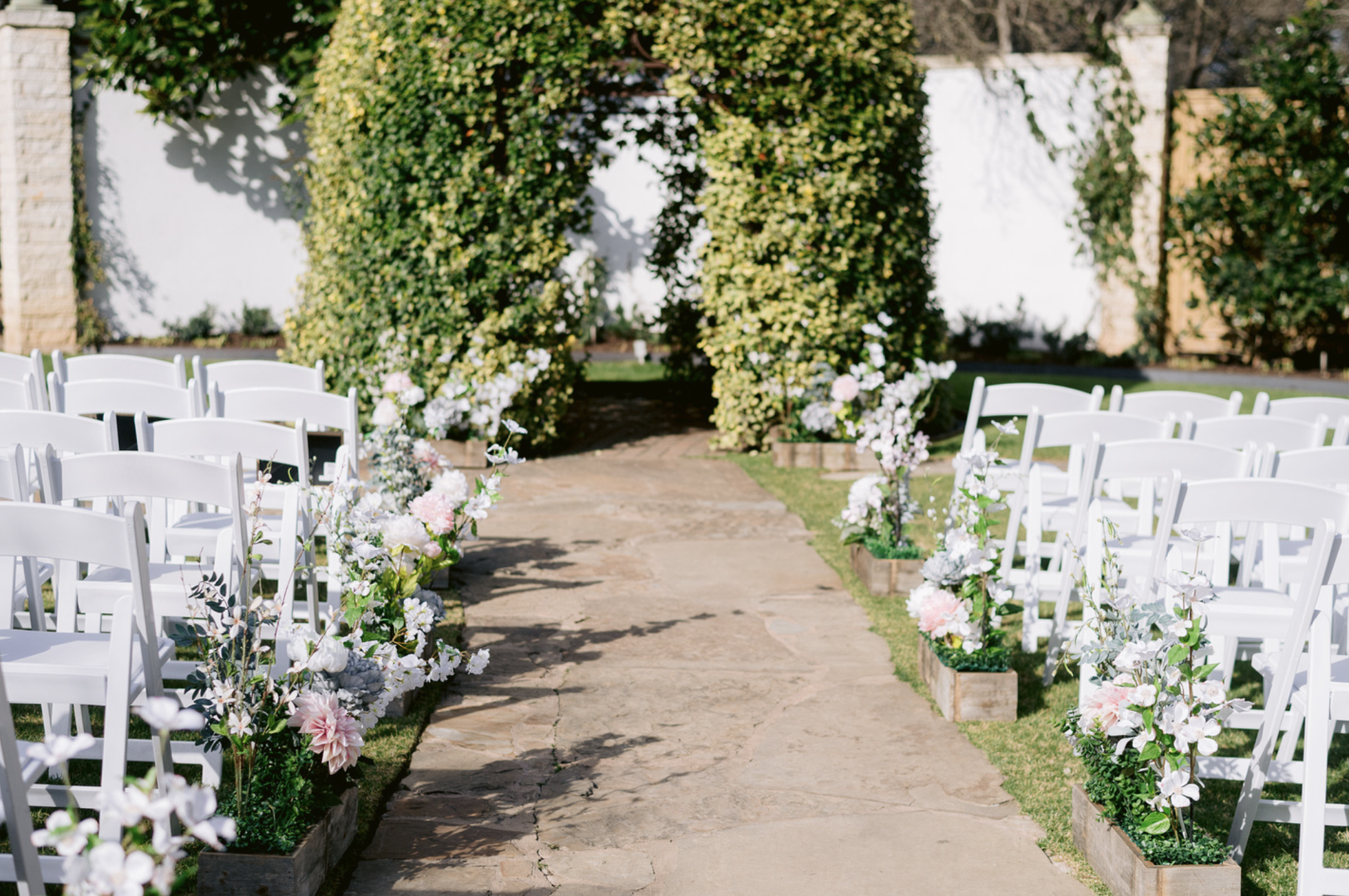 Bilingual wedding planner