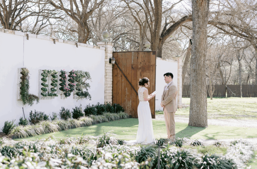Bilingual wedding planner